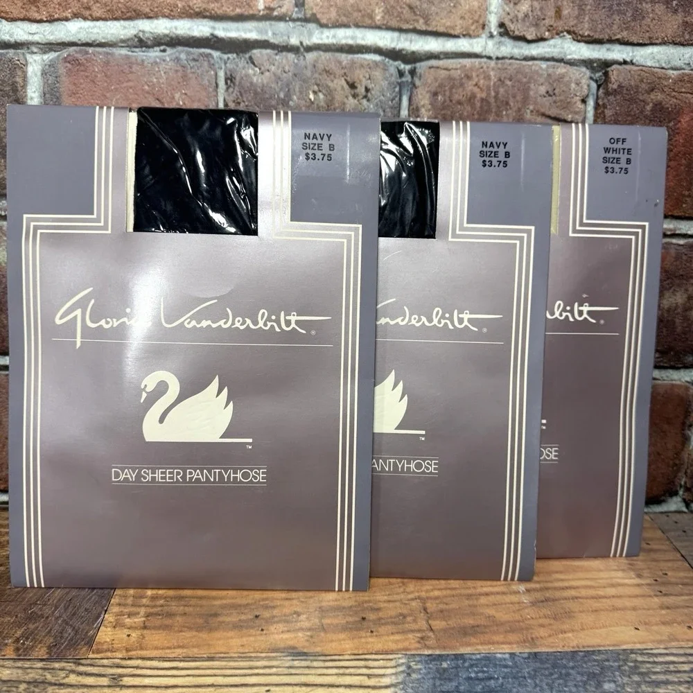 3 Pair Vintage Gloria Vanderbilt Pantyhose Sz B Navy/ Off White Lot USA  NEW NIP